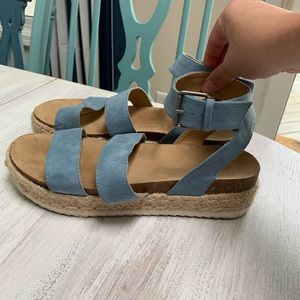 Platform sandals